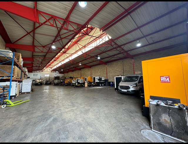 1,087M² WAREHOUSE TO LET IN JET PARK
